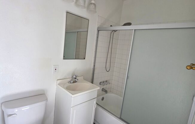 Wilson Apartments (217 W. Wilson)