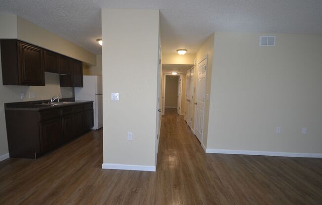 3 beds, 1 bath, 850 sqft, $695, Unit 10