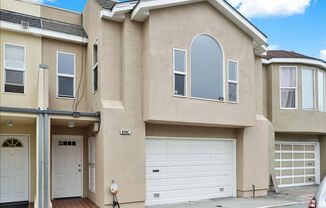 Fabulous 2 bed Plus Den, 1 bath in San Francisco (Downstairs Unit)