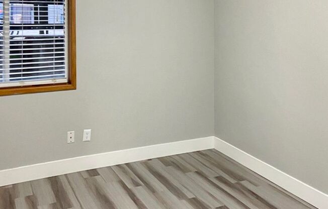 2 beds, 1 bath, 700 sqft, $1,695, Unit A14