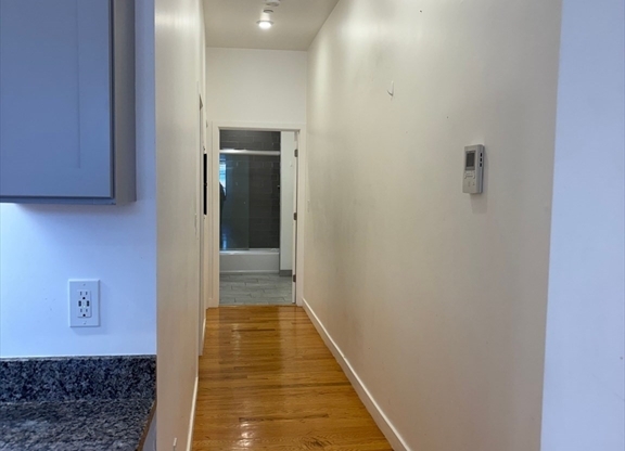 2 beds, 1 bath, $2,250, Unit 202