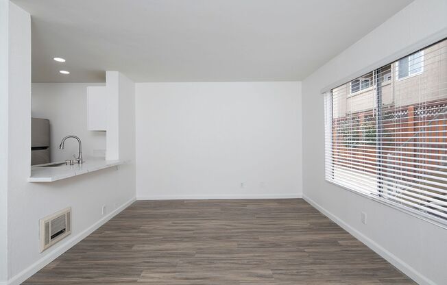 4739 Mansfield Street