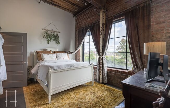 2 beds, 2 baths, $2,350, Unit 727 N. 4th St. Apt. 211