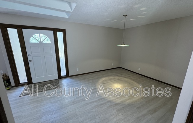 1316 ROLLINGWOOD CT
