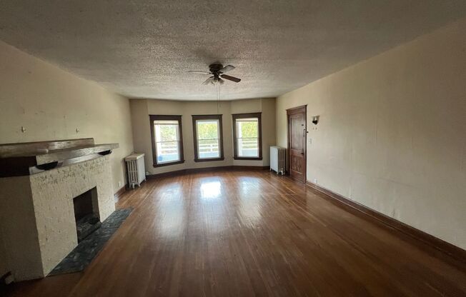 2 beds, 1 bath, $925, Unit 1302 Harvard Blvd Unit 7