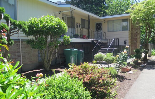 2 beds, 1 bath, 900 sqft, $1,850