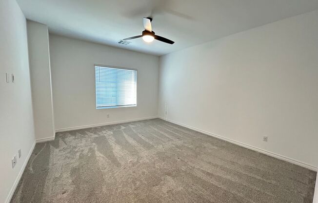 3 beds, 2.5 baths, $2,595, Unit # 1070