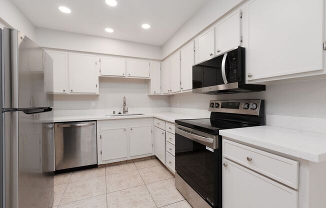 Recently renovated 3 br unit on 2nd floor of gated Desert Shores community