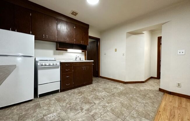 1 bed, 1 bath, $595, Unit Apt. D