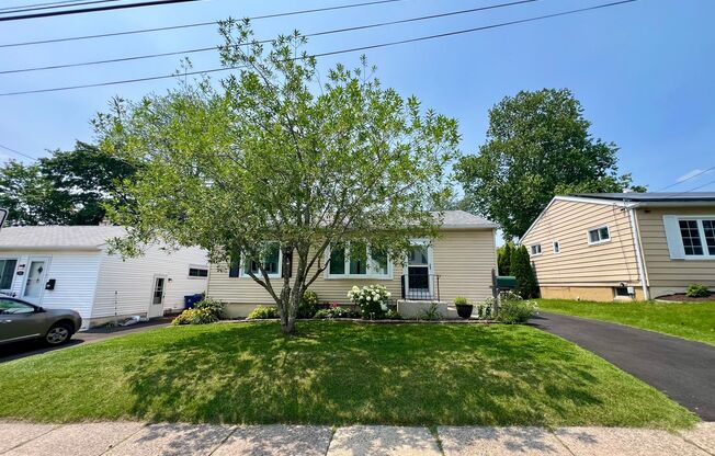 Stunning 3-Bedroom Single Family Home in Glenside! Available NOW!