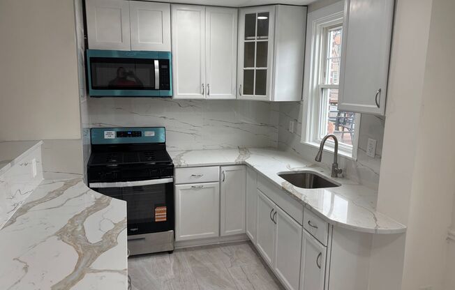 Beautiful Renovated 3BR Twin in Castor Gardens Neighborhood