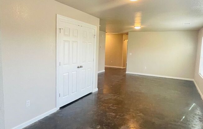 3 beds, 2 baths, $1,295