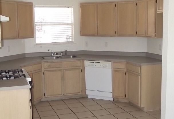 East El Paso 3 bed Refirg A/C