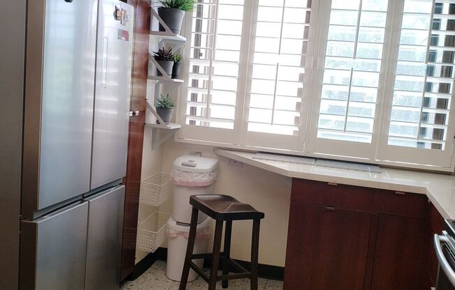 1 bed, 2 baths, $4,300