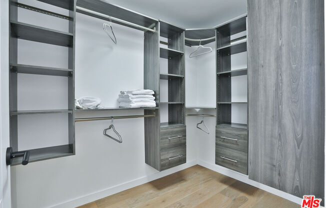 1622 S MANSFIELD AVE