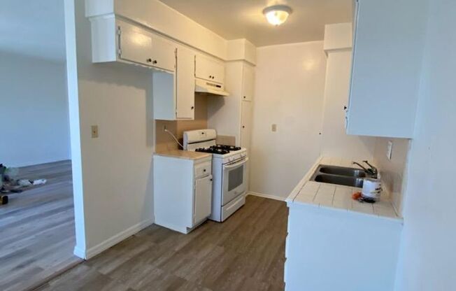 2 beds, 1.5 baths, $1,995, Unit 9