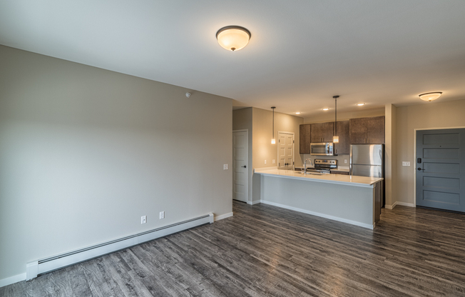 3 beds, 2 baths, 1,301 sqft, $1,725, Unit 302