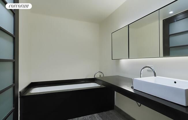 Studio, 1 bath, 675 sqft, $4,000, Unit 607