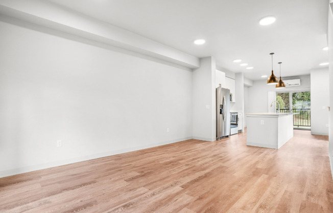 3 beds, 2 baths, 1,871 sqft, $2,880, Unit H-C