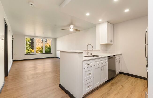 1 bed, 1 bath, 634 sqft, $2,345, Unit 306