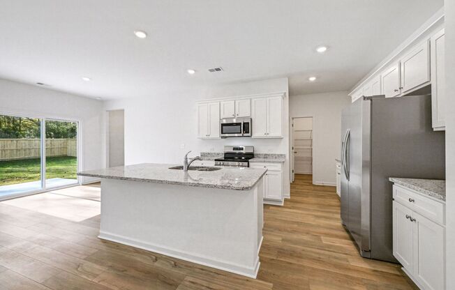 Fenced Yard - Like NEW - 6 Bedrooms