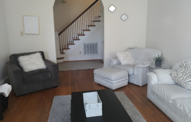 1620 NICHOLASVILLE RD