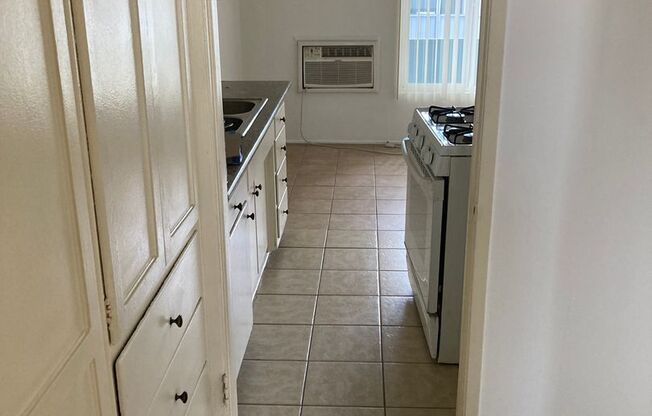 1 bed, 1 bath, 650 sqft, $1,850, Unit 05