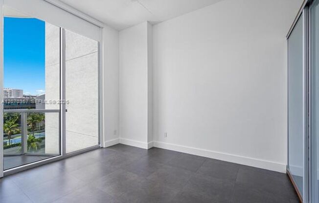 3 beds, 2 baths, $4,300, Unit # 818