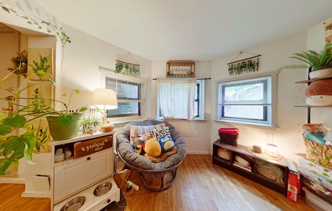 831 Wrightwood