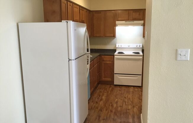 2 beds, 1 bath, 800 sqft, $895, Unit 02