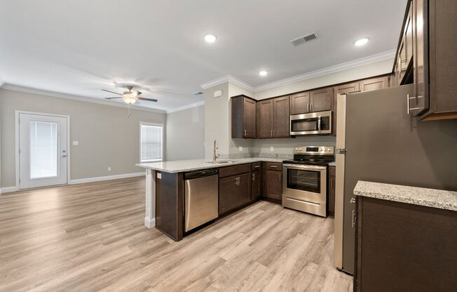 2 beds, 2 baths, 977 sqft, $925, Unit 221