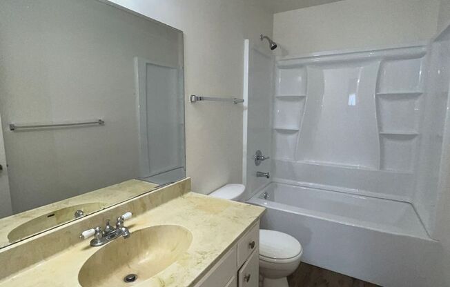 2 beds, 1 bath, 900 sqft, $1,295, Unit 2436