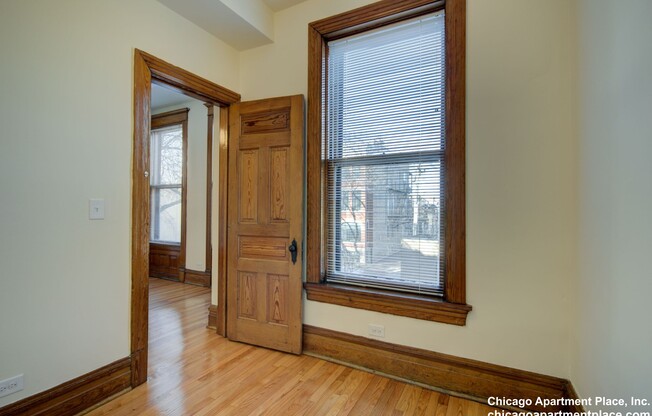 713 W Wrightwood Ave 35