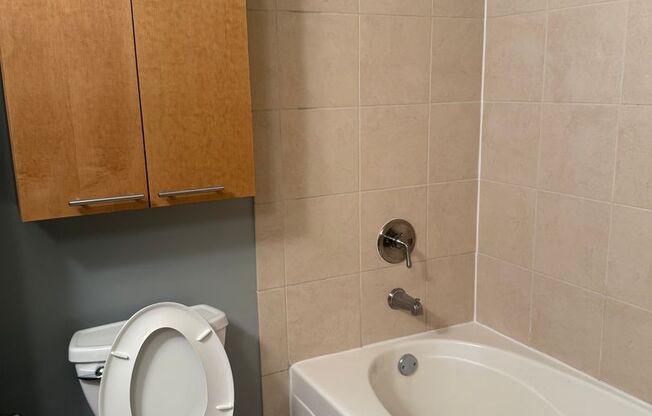 2 beds, 2 baths, $2,300, Unit # 7413