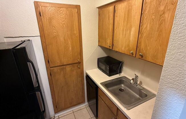 Studio, 1 bath, $900, Unit # 301