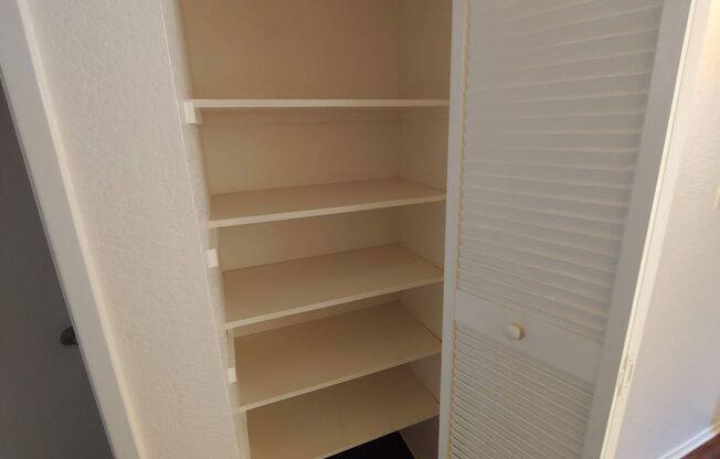 2 beds, 1 bath, 900 sqft, $1,585, Unit 1870-101