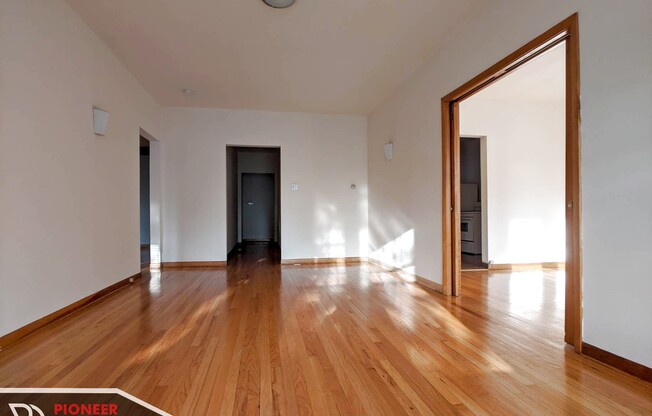 4821 N WOLCOTT AVE