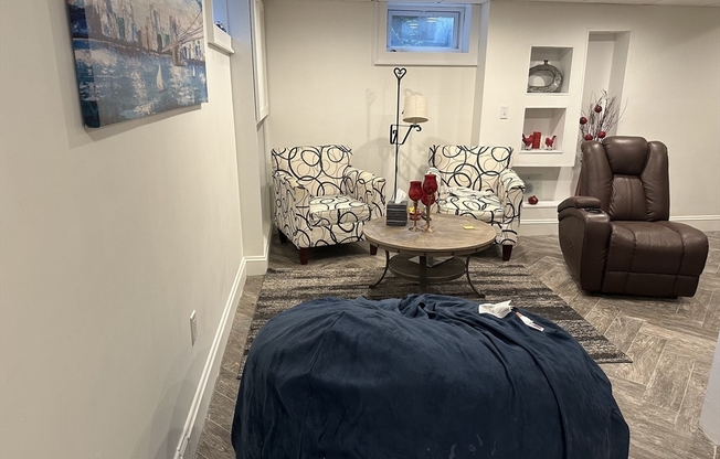 24 LESLIE RD