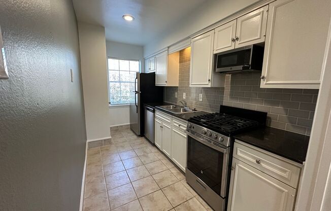 1 bed, 1 bath, 500 sqft, $999, Unit 120