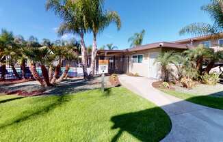 Swimming Pool and Spa at Huntington Cove Apartment Homes in Huntington Beach, California.