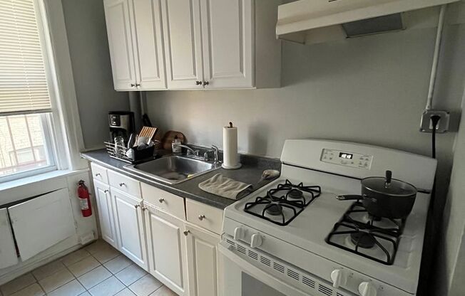 4 beds, 1 bath, 6 sqft, $1,400, Unit 2A