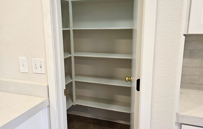 Mirador Estates (Lindsay & Warner) 3 bed 2 bath single level