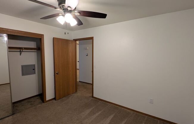 2 beds, 1 bath, 1,100 sqft, $1,319, Unit 1053 8305