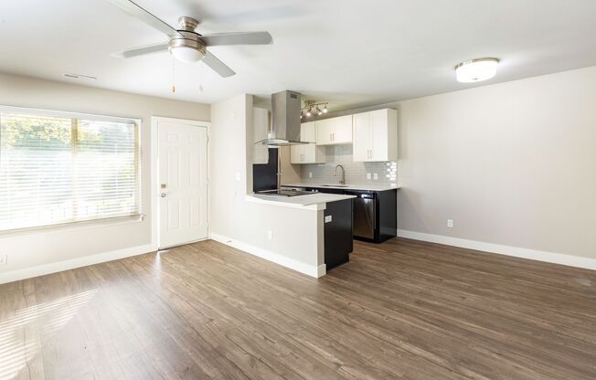 1 bed, 1 bath, 560 sqft, $1,195, Unit 10