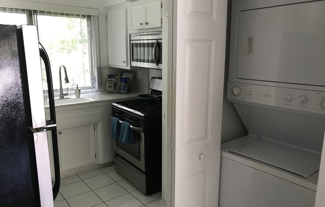 1 bed, 1 bath, $2,195, Unit 09