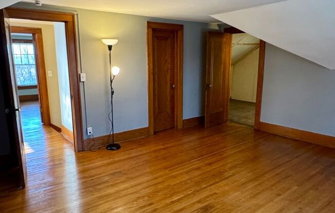 4 beds, 1 bath, $2,995