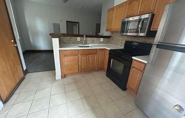 1 bed, 1 bath, 450 sqft, $900, Unit B403