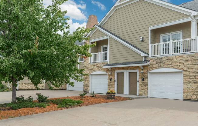 ATTACHED GARAGES AVAILABLE IN JOHNSTON, IOWA