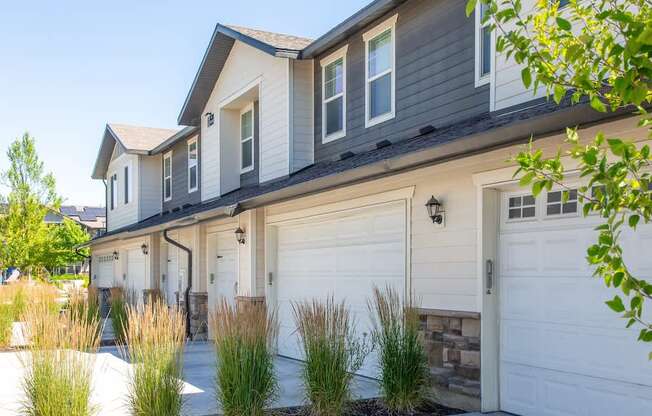 Garages at Townhomes at San Tropez