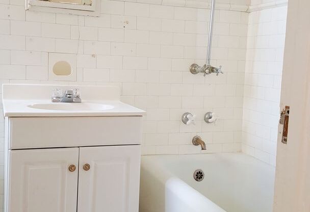 Studio, 1 bath, 240 sqft, $1,125, Unit 501